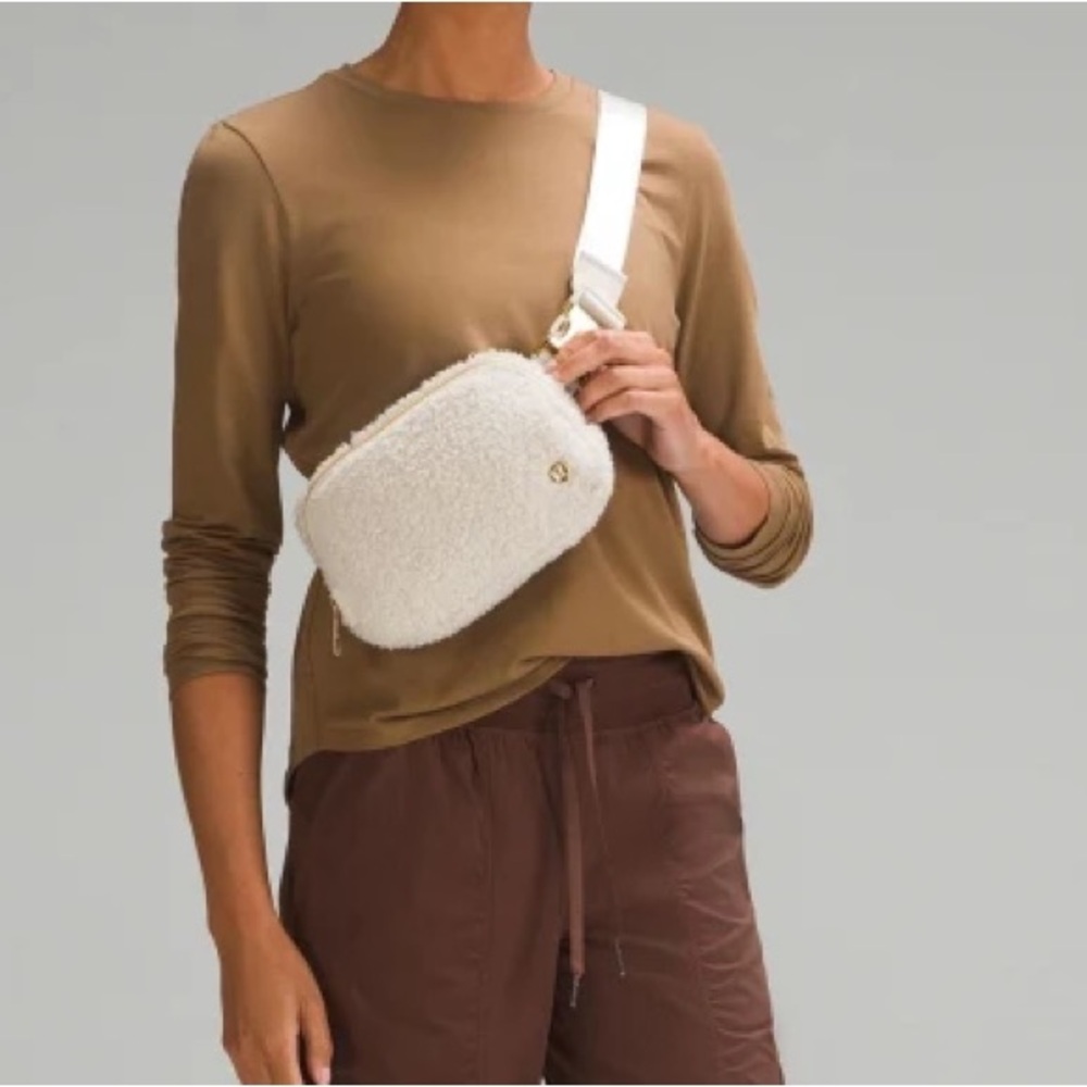 Lululemon Sherpa belt bag NWT